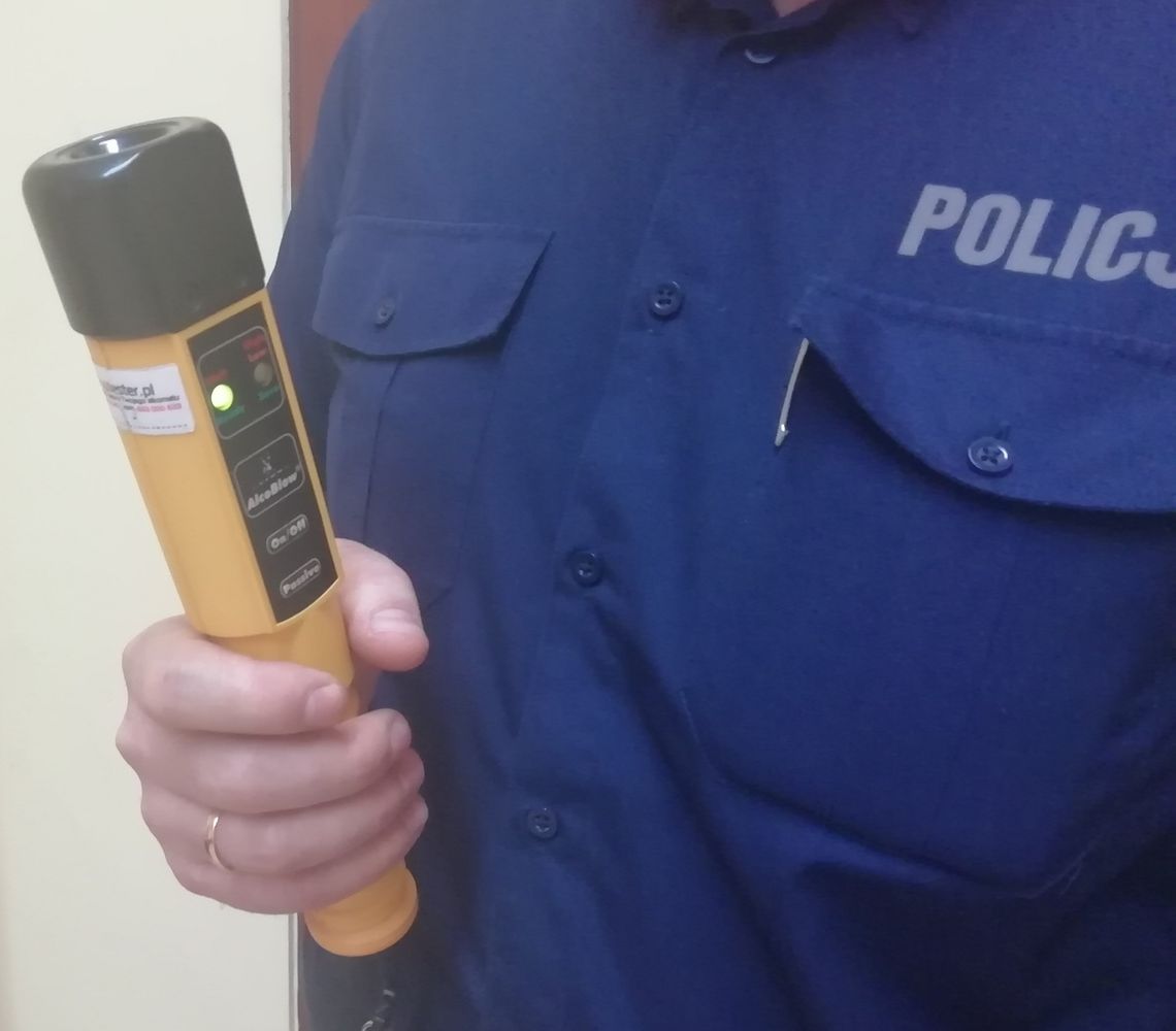 Szczuciński policjant jadący na służbę zatrzymał nietrzeźwą kierującą Szczuciński policjant jadący na służbę zatrzymał nietrzeźwą kierującą