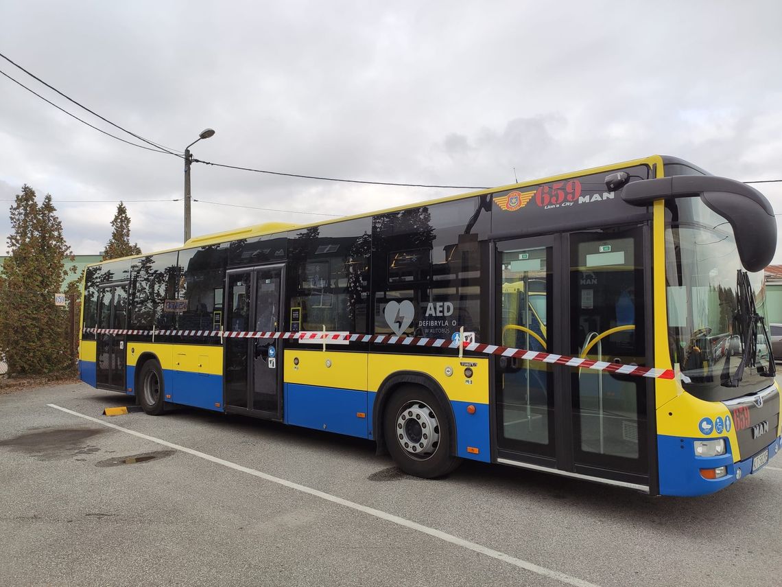 Tarnów. 20-latek usłyszał zarzuty uszkodzenia szyby w autobusie miejskim. Strzelał z pistoletu!