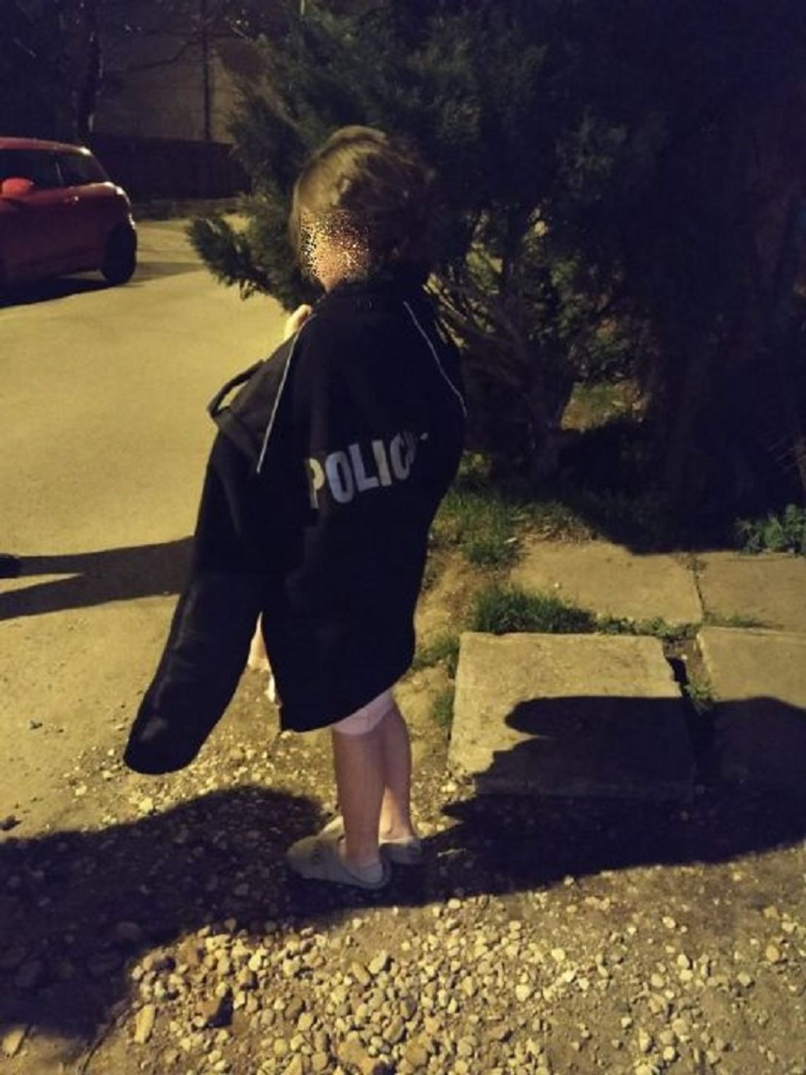 Tarnów. 9-latka w piżamie i pantoflach uciekła od nietrzeźwych rodziców