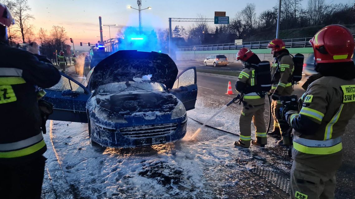 Tarnów. Na ul. Spokojnej płonął samochód [ZDJĘCIA]