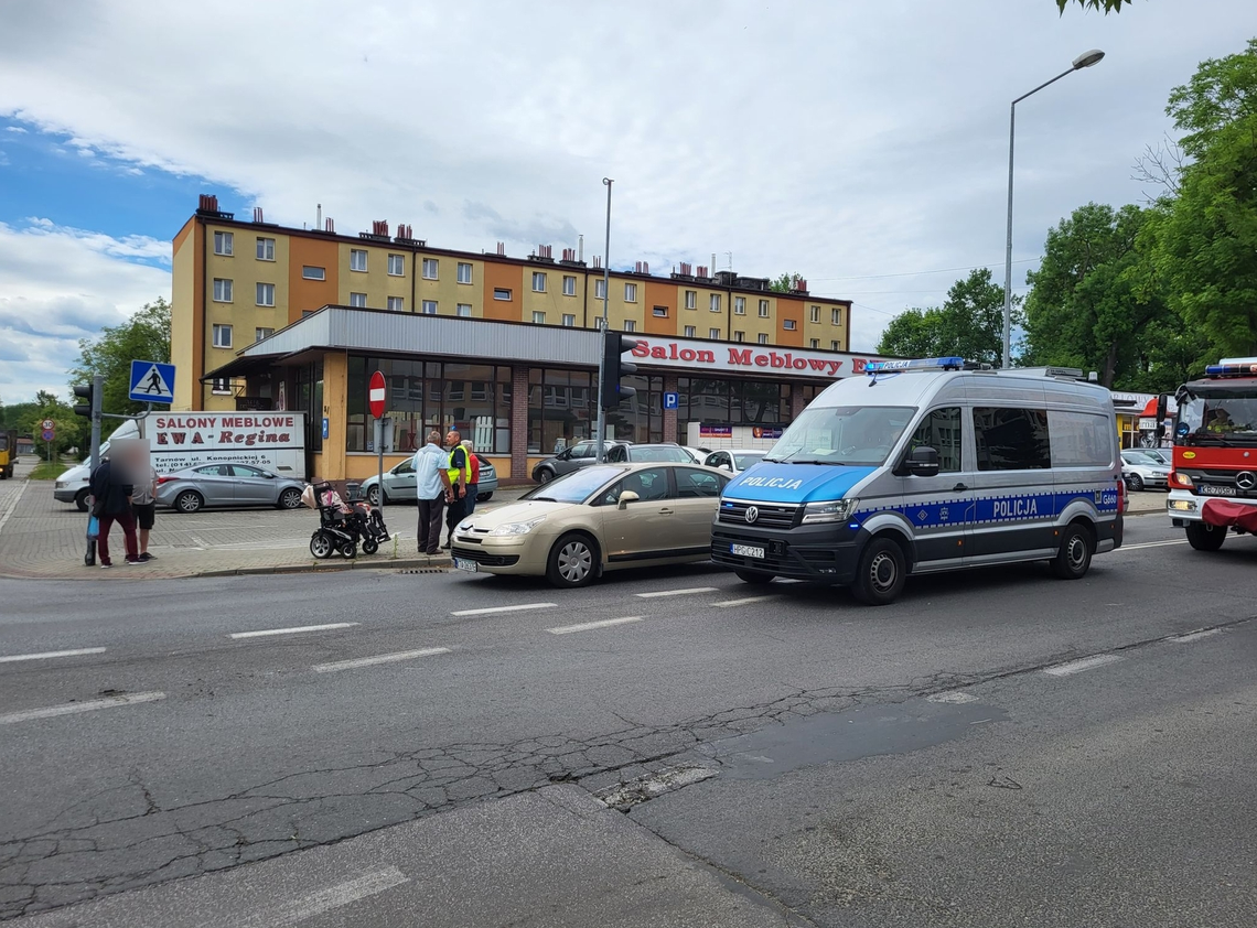 Tarnów. Potrącenie osoby na wózku inwalidzkim na ulicy Narutowicza