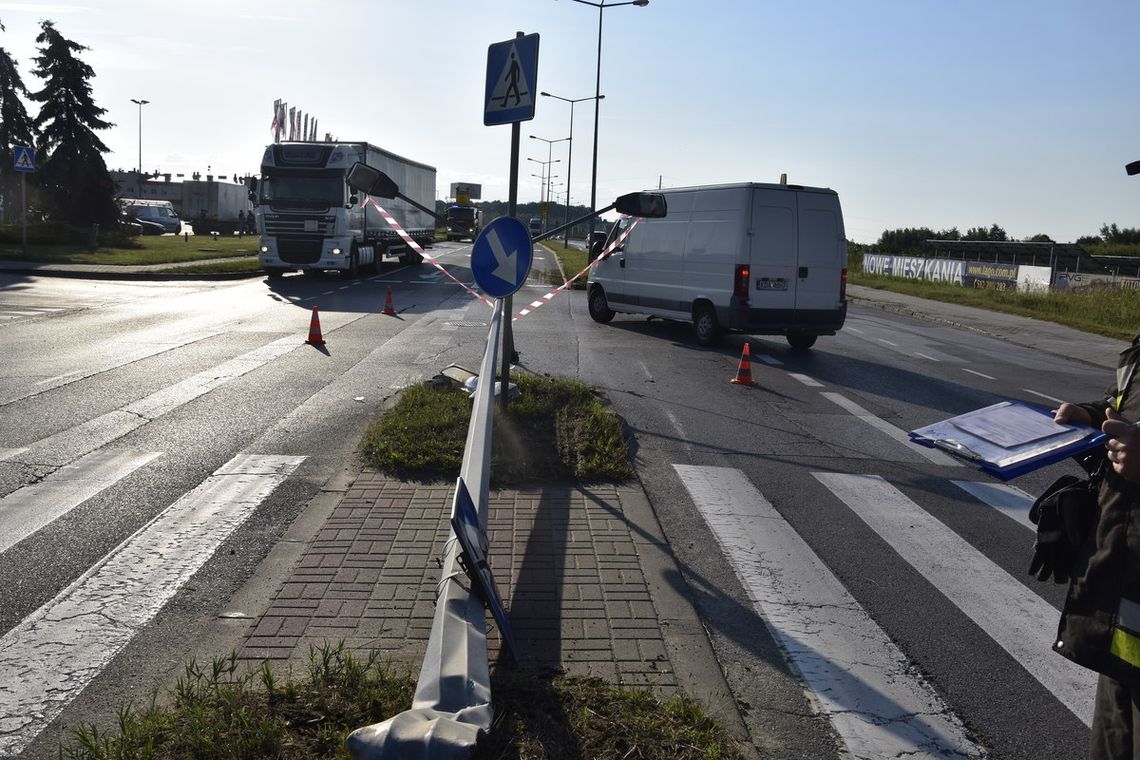 Tarnów. Samochód ciężarowy zgubił przyczepę