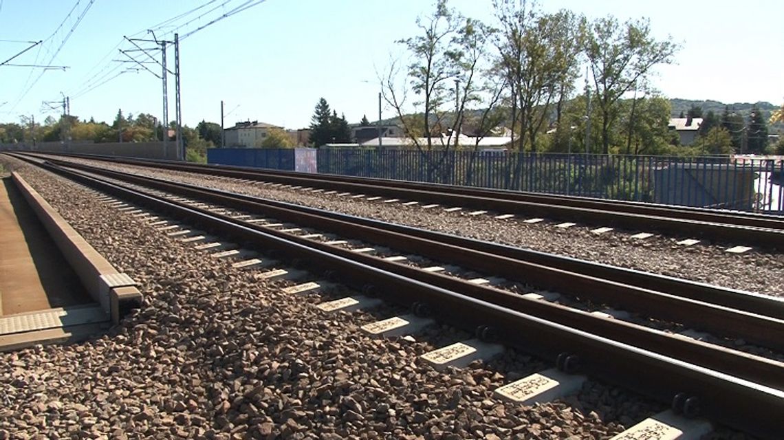 Tragedia na torach w centrum Tarnowa. Nie żyje osoba potrącona przez pociąg