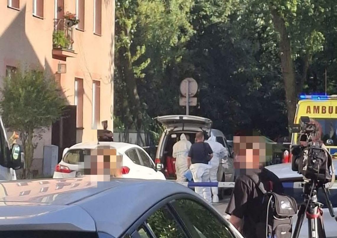 Tragedia w Skawinie. W mieszkaniu znaleziono cztery ciała, wśród ofiar 8-dniowe dziecko Tragedia w Skawinie. W mieszkaniu znaleziono cztery ciała, wśród ofiar 8-dniowe dziecko