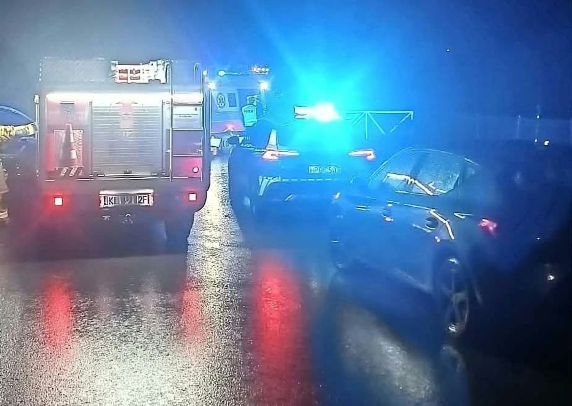 TRAGEDIA W STAREJ WSI! Samochód uderzył w drzewo. Kierowca nie żyje TRAGEDIA W STAREJ WSI! Samochód uderzył w drzewo. Kierowca nie żyje