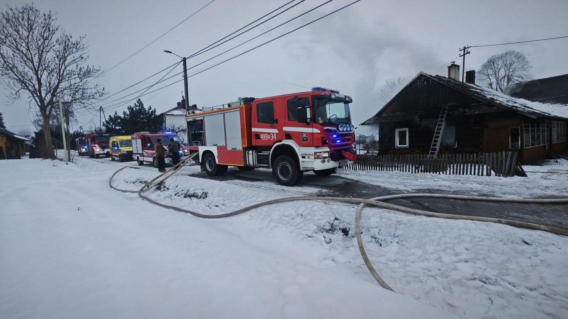 Tragiczny pożar na Podkarpaciu. Nie żyje kobieta a dwóch strażaków rannych