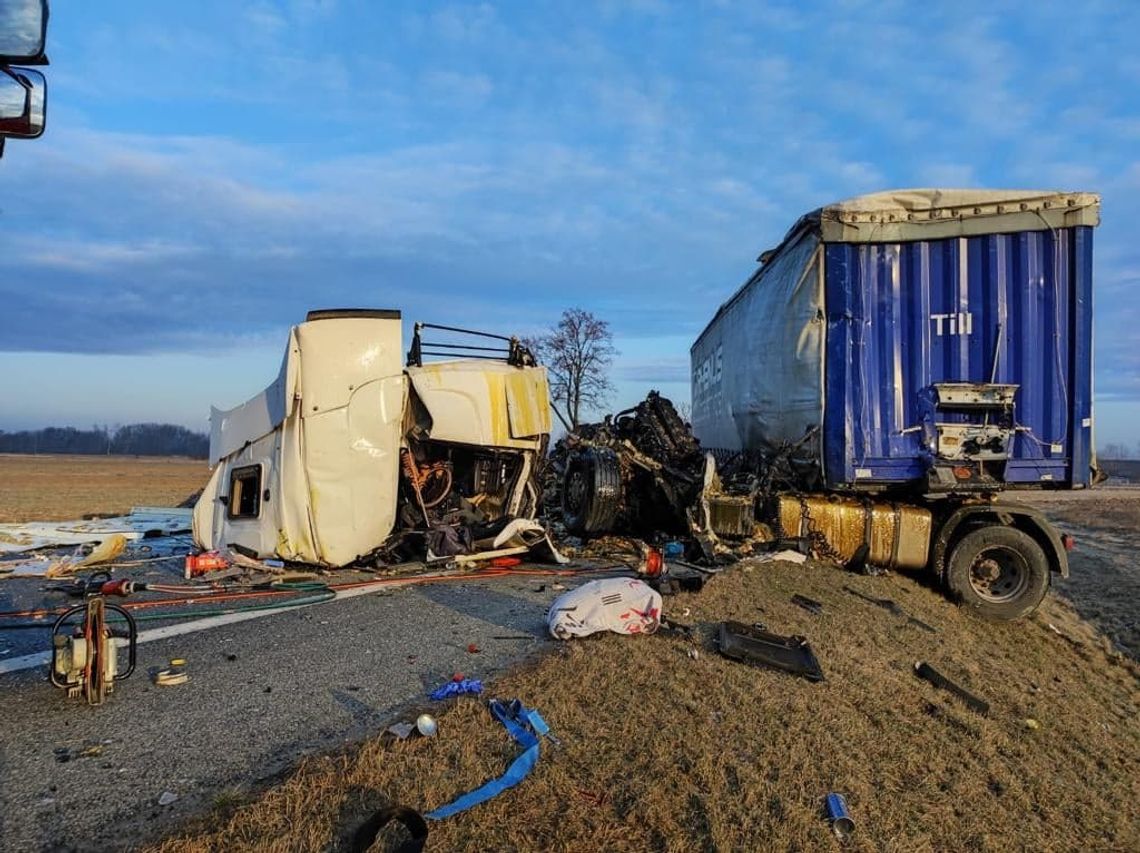 Tragiczny wypadek między Tarnowem a Kielcami. Nie żyje 36-letni kierowca ciężarówki 