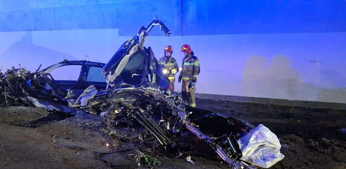 Tragiczny wypadek na Polach Klikowskich. Samochód uderzył w wiadukt