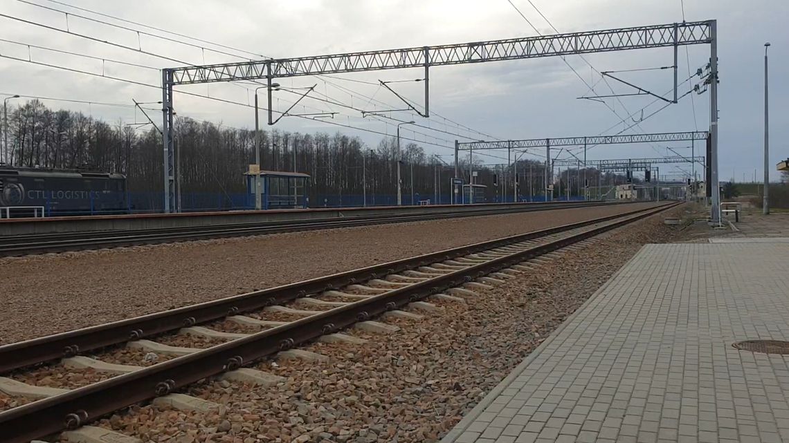 Tragiczny wypadek w Czarnej. Nie żyje 17-latka potrącona przez pociąg