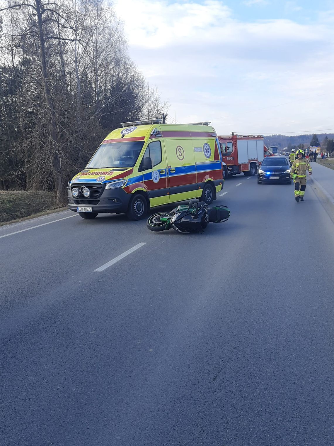 Uszew. Poszkodowany motocyklista po zderzeniu z samochodem