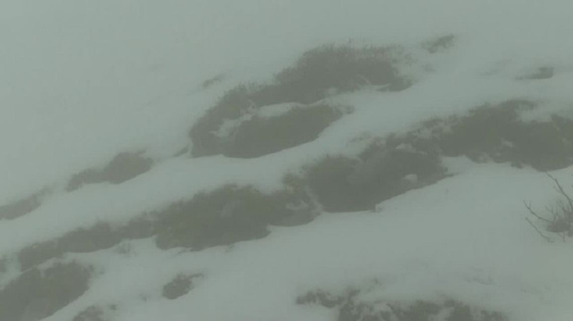 W wysokie Tatry wrócił śnieg. "Warunki czasami trudniejsze niż w pełni zimy"