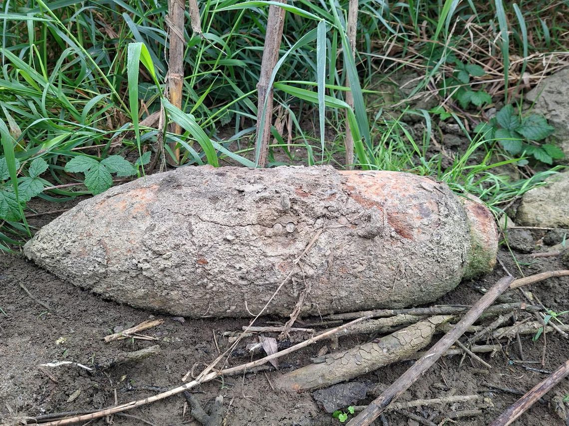 Wędkarz znalazł bombę lotniczą nad Wisłą. Niewybuch zabezpieczyli saperzy Wędkarz znalazł bombę lotniczą nad Wisłą. Niewybuch zabezpieczyli saperzy