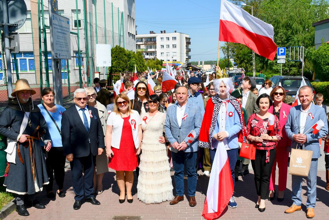 Wielki Szkolny Korowód Postaci Historycznych w Dąbrowie Tarnowskiej