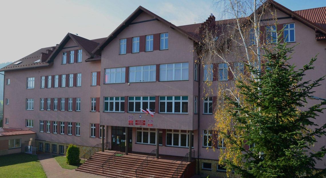 Winda zmieni szkołę w Czchowie Winda zmieni szkołę w Czchowie
