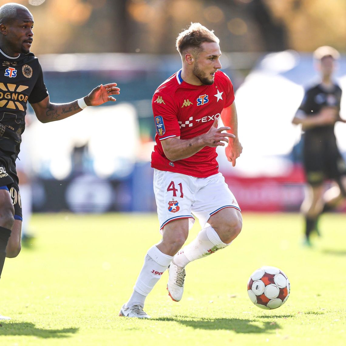 Wisła wygrywa z Hutnikiem w pucharowych derbach. Piękny gol Kacpra Dudy