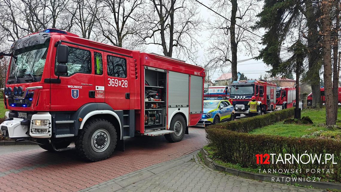Wojnicz: rozpylenie nieznanej substancji w szkole. Interweniują służby