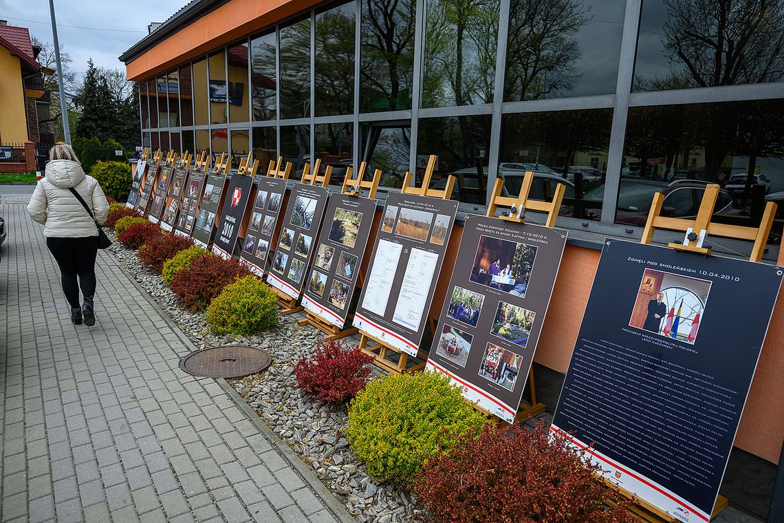 Wstrząsająca wystawa w Tarnowie! Przypomina tragedie, o których nie wolno zapomnieć