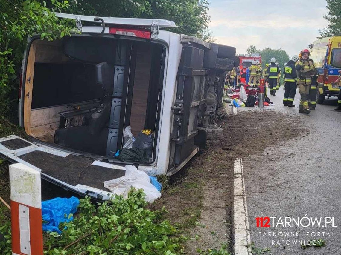 Wypadek busa w gminie Rzepiennik Strzyżewski. Podróżowała nim pielgrzymka młodzieży