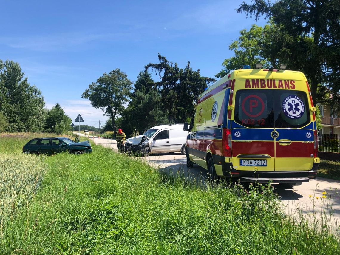 Wypadek dwóch samochodów w Toni w powiecie dąbrowskim. Jedna osoba została poszkodowana