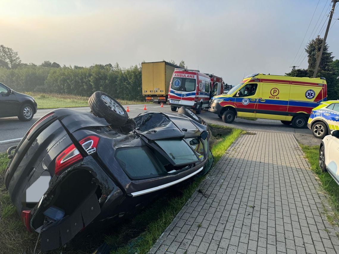 Wypadek na DK75 w Czchowie. Dwa auta w rowie, jedna osoba poszkodowana Wypadek na DK75 w Czchowie. Dwa auta w rowie, jedna osoba poszkodowana