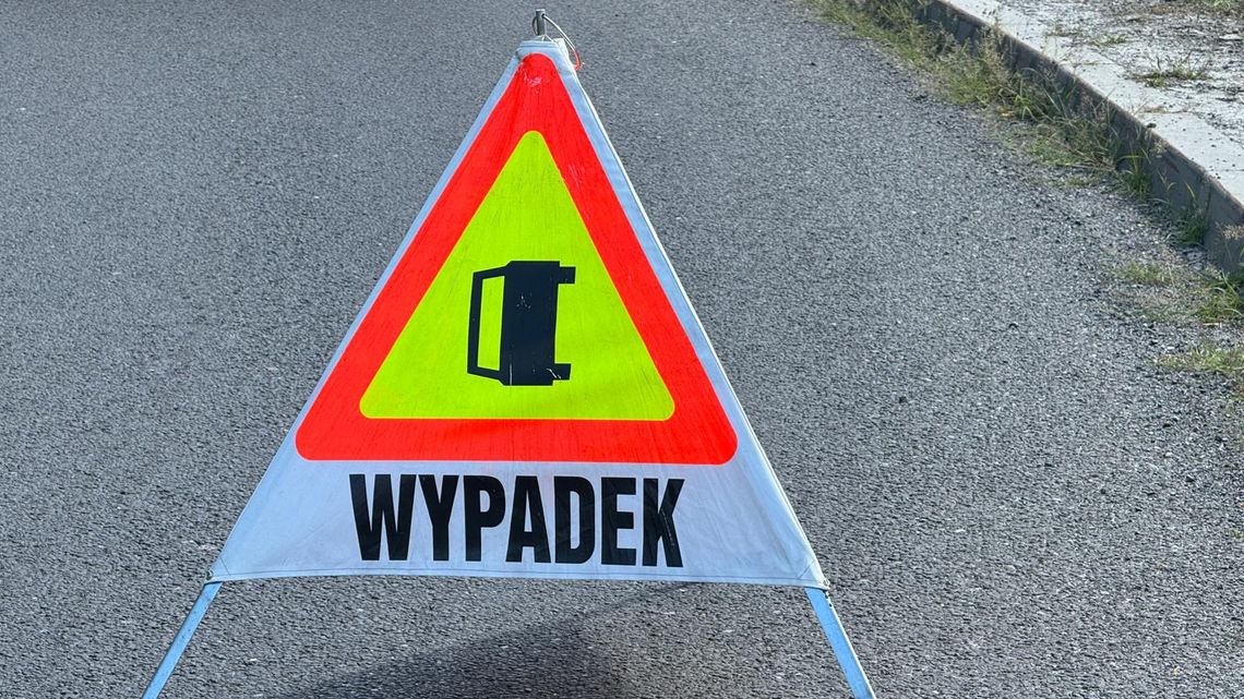 Wypadek na DK94 w Podgrodziu. Ciężarówka wepchnęła osobówkę w autobus. Kobieta trafiła do szpitala Wypadek na DK94 w Podgrodziu. Ciężarówka wepchnęła osobówkę w autobus. Kobieta trafiła do szpitala
