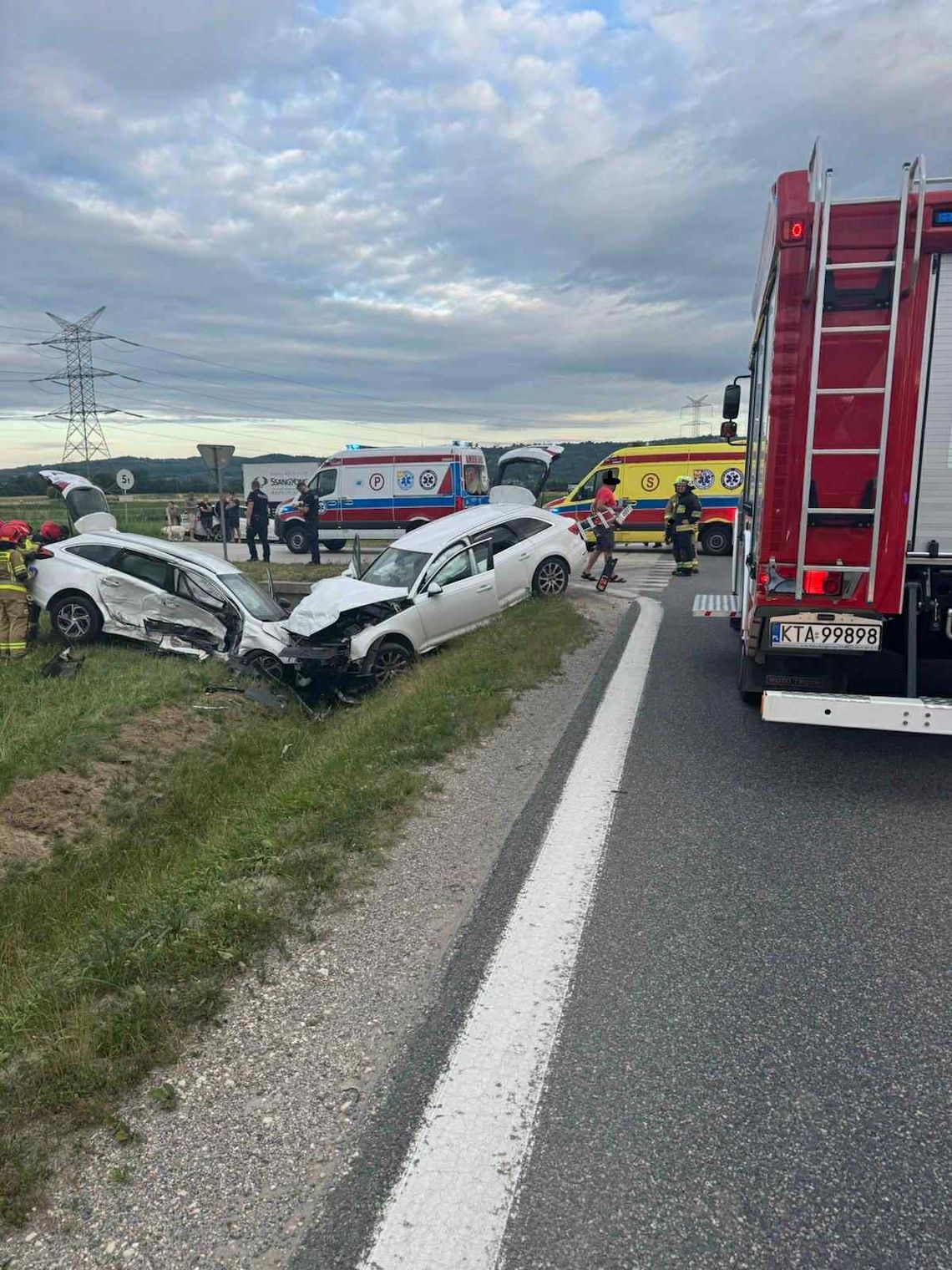Wypadek na wojnickiej obwodnicy. Poszkodowane osoby trafiły do szpitala