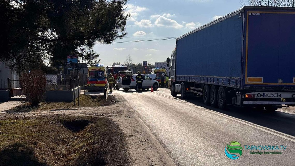 Wypadek w Brzozówce. DK73 była zablokowana. Jedna osoba w szpitalu