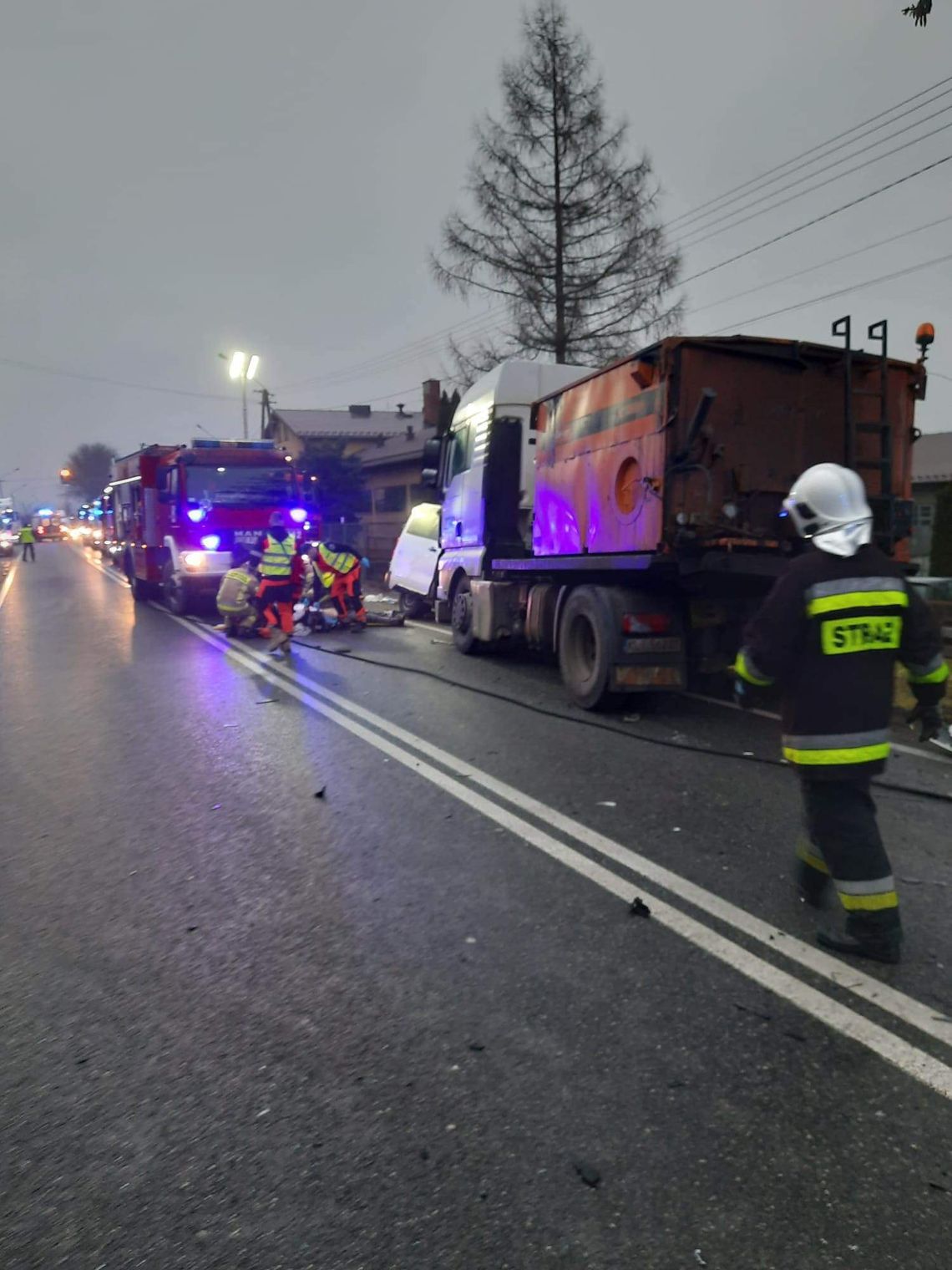 Wypadek w Czchowie. Dwie osoby nie żyją! Kilka osób rannych!