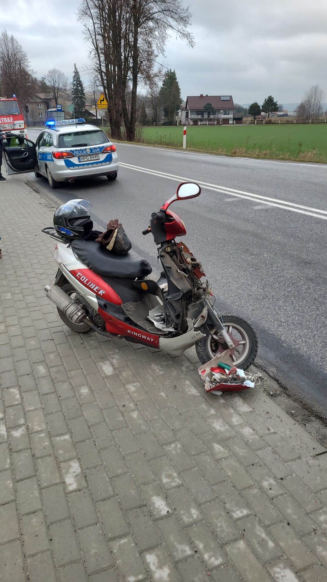 Wypadek w Dąbrówce Tuchowskiej. Kierujący jednośladem trafił do szpitala