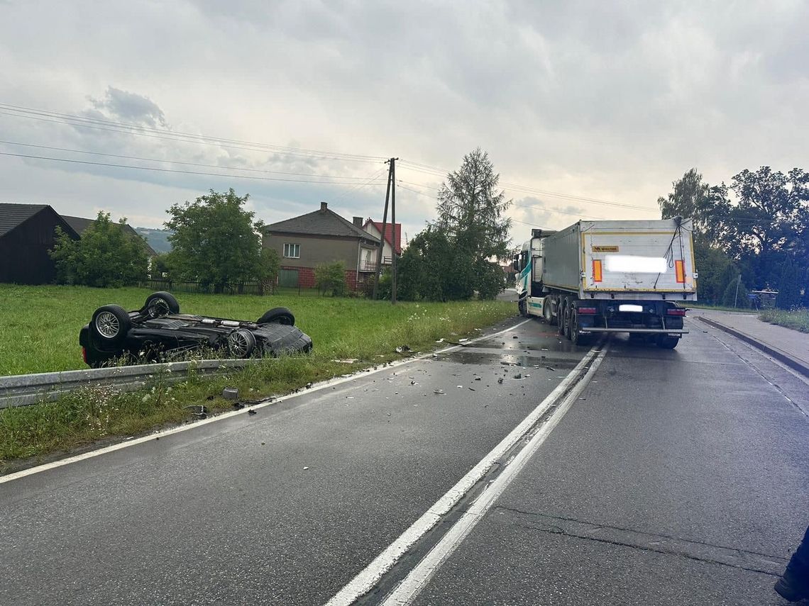 Wypadek w Faściszowej. Ciężko ranny kierujący osobówką trafił do szpitala