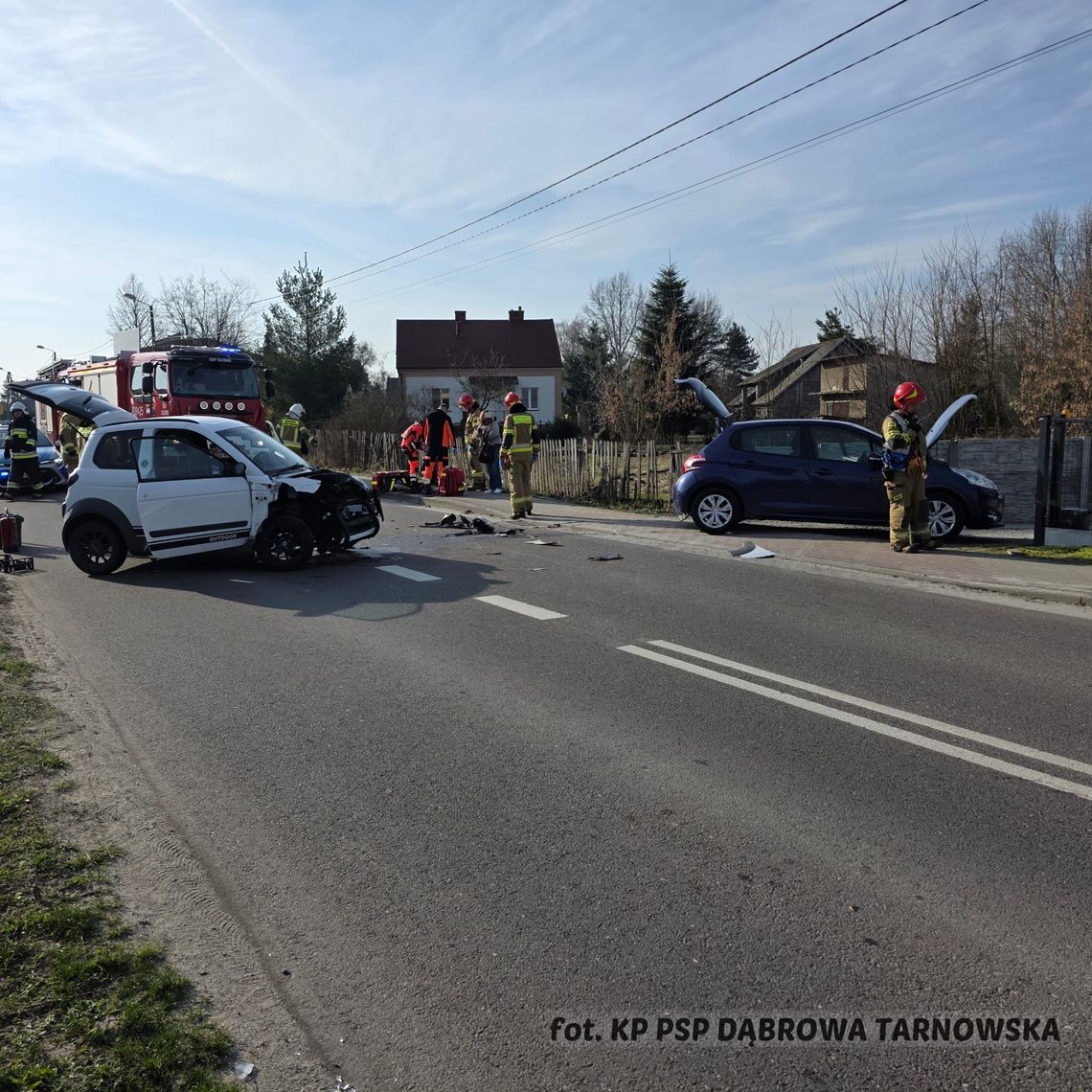 Wypadek w Oleśnie. Jedna osoba w szpitalu, droga była zablokowana