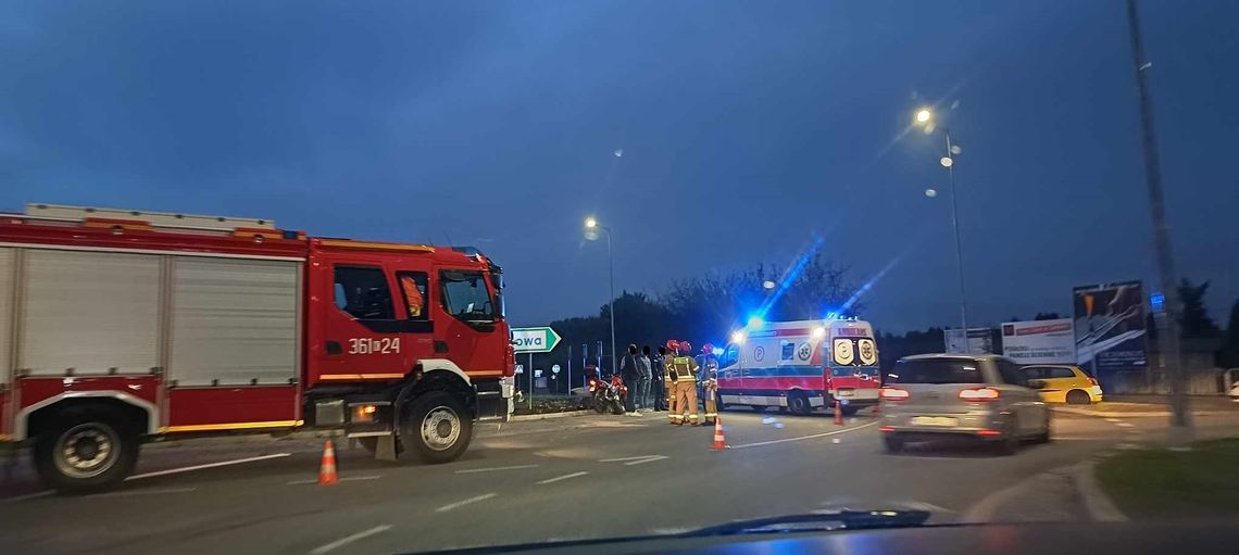 Wypadek w Tarnowie. Motorowerzysta trafił do szpitala