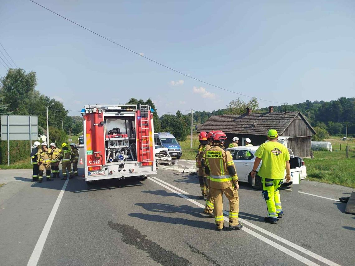 Wypadek w Tymowej. 4 osoby trafiły do szpitala