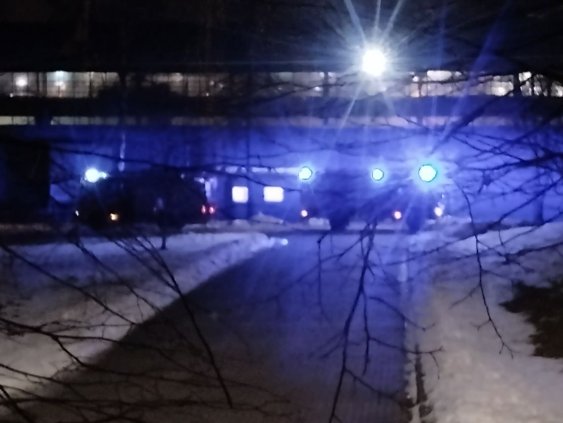 Wypadek w zakładzie obróbki stali w Tarnowie. Poszkodowany był reanimowany