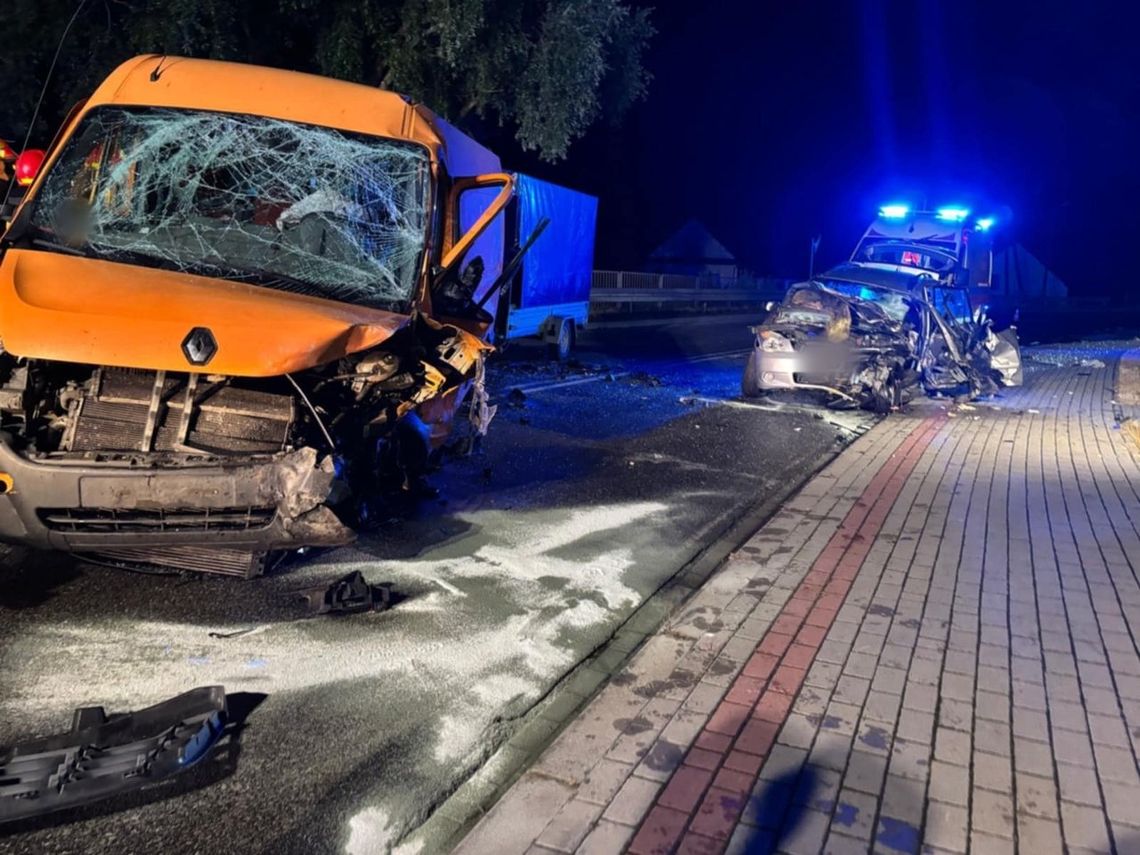 Wypadek w Zborowicach. Zderzyły się dwa samochody. Jedna osoba w szpitalu.