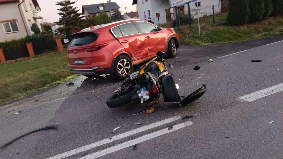 Wypadek z udziałem motocyklisty w Piątkowcu. Poszkodowany w ciężkim stanie