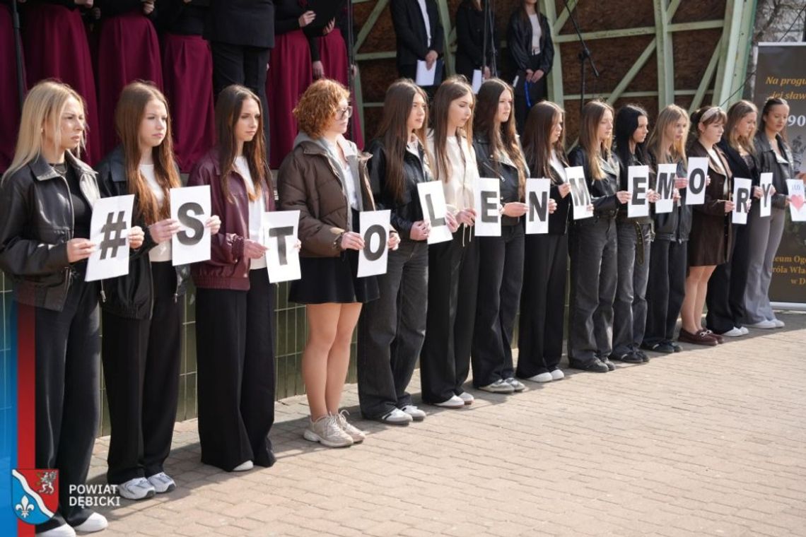 Wystawa #StolenMemory otwarta na dębickim Rynku Wystawa #StolenMemory otwarta na dębickim Rynku