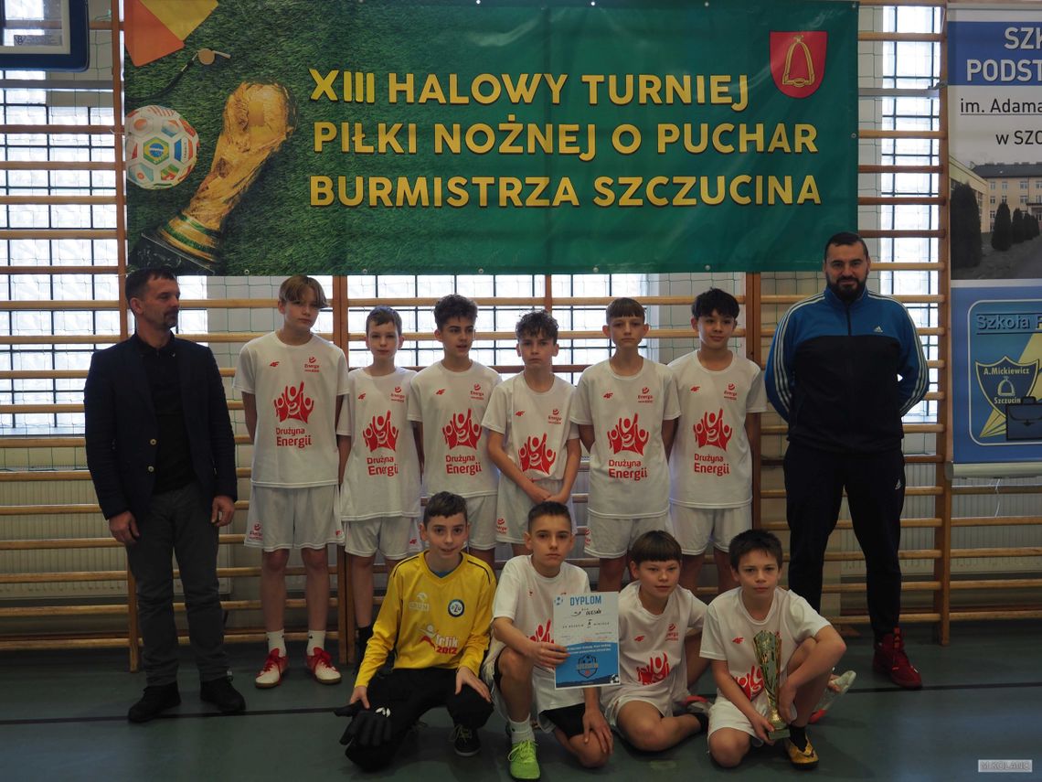 XIII Halowy Turniej Piłki Nożnej o Puchar Burmistrza Szczucina