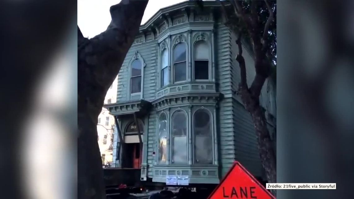 Zabytkowy dom przetransportowany stromymi ulicami San Francisco. Stanął kilka przecznic dalej