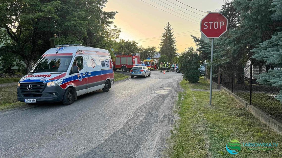 Zaczarnie. Samochód wjechał do ogrodu. Kierujący zbiegł z miejsca zdarzenia