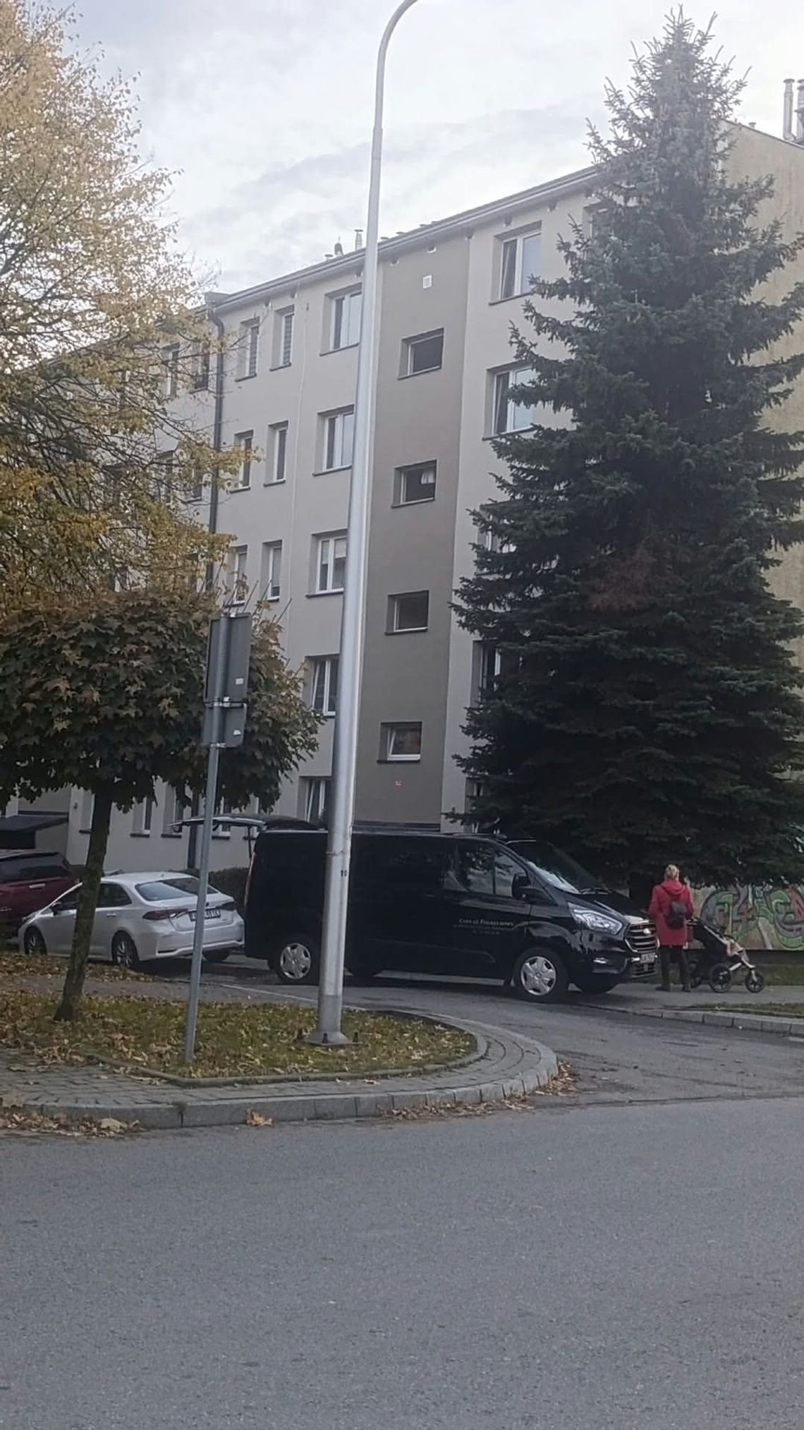 Zadymienie w bloku i zwłoki w mieszkaniu. Strażacy interweniowali w Nowym Sączu Zadymienie w bloku i zwłoki w mieszkaniu. Strażacy interweniowali w Nowym Sączu