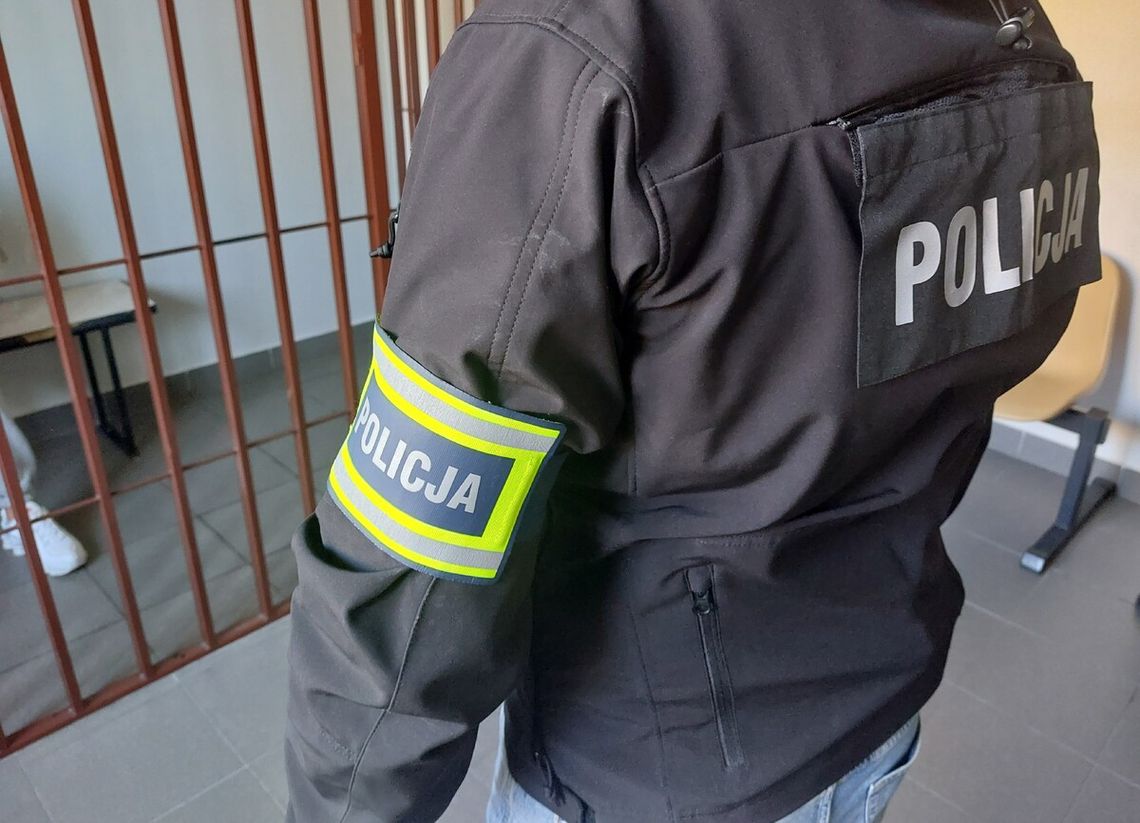 Zaginął 13-latek. Policjanci odnaleźli go w mieszkaniu, a tam czekała kolejna niespodzianka Zaginął 13-latek. Policjanci odnaleźli go w mieszkaniu, a tam czekała kolejna niespodzianka