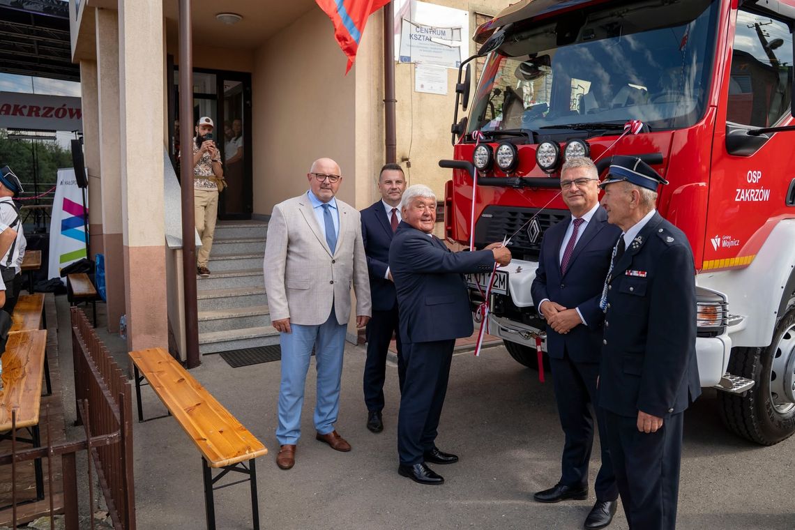 Zakrzów świętował 100-lecie OSP. Jubileusz, odznaczenia i nowy samochód ratowniczo-gaśniczy Zakrzów świętował 100-lecie OSP. Jubileusz, odznaczenia i nowy samochód ratowniczo-gaśniczy