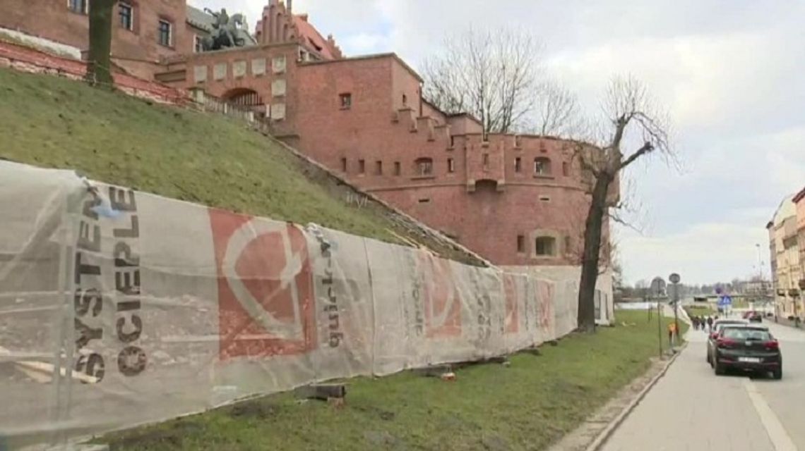 Zawalenie muru i osunięcie ziemi na Wawelu. Zginęła jedna osoba