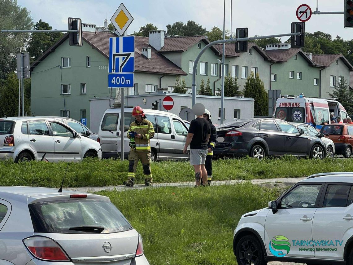 Zderzenie 4 samochodów w Zgłobicach na drodze krajowej nr 94