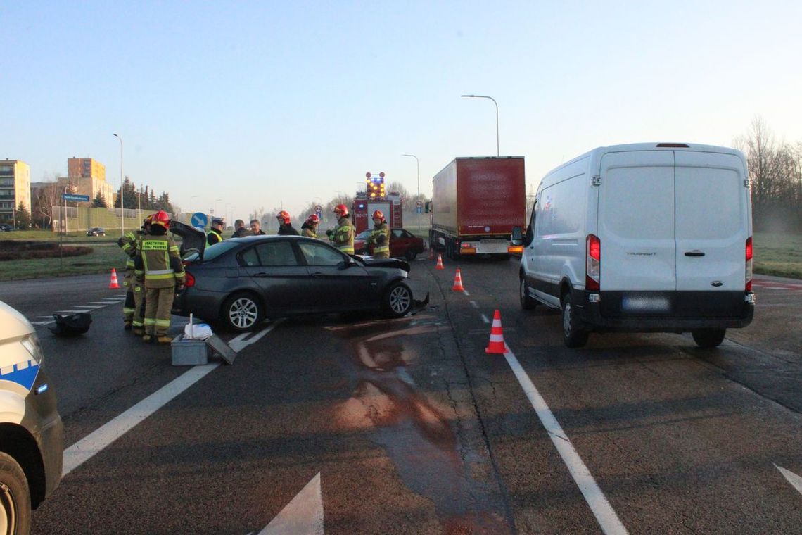 Zderzenie dwóch pojazdów na al. Jana Pawła II w Tarnowie