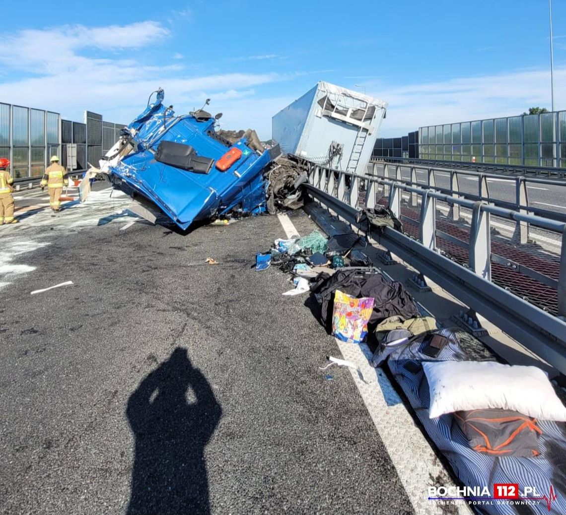 Wypadek dwóch samochodów ciężarowych pod Bochnią na autostradzie A4