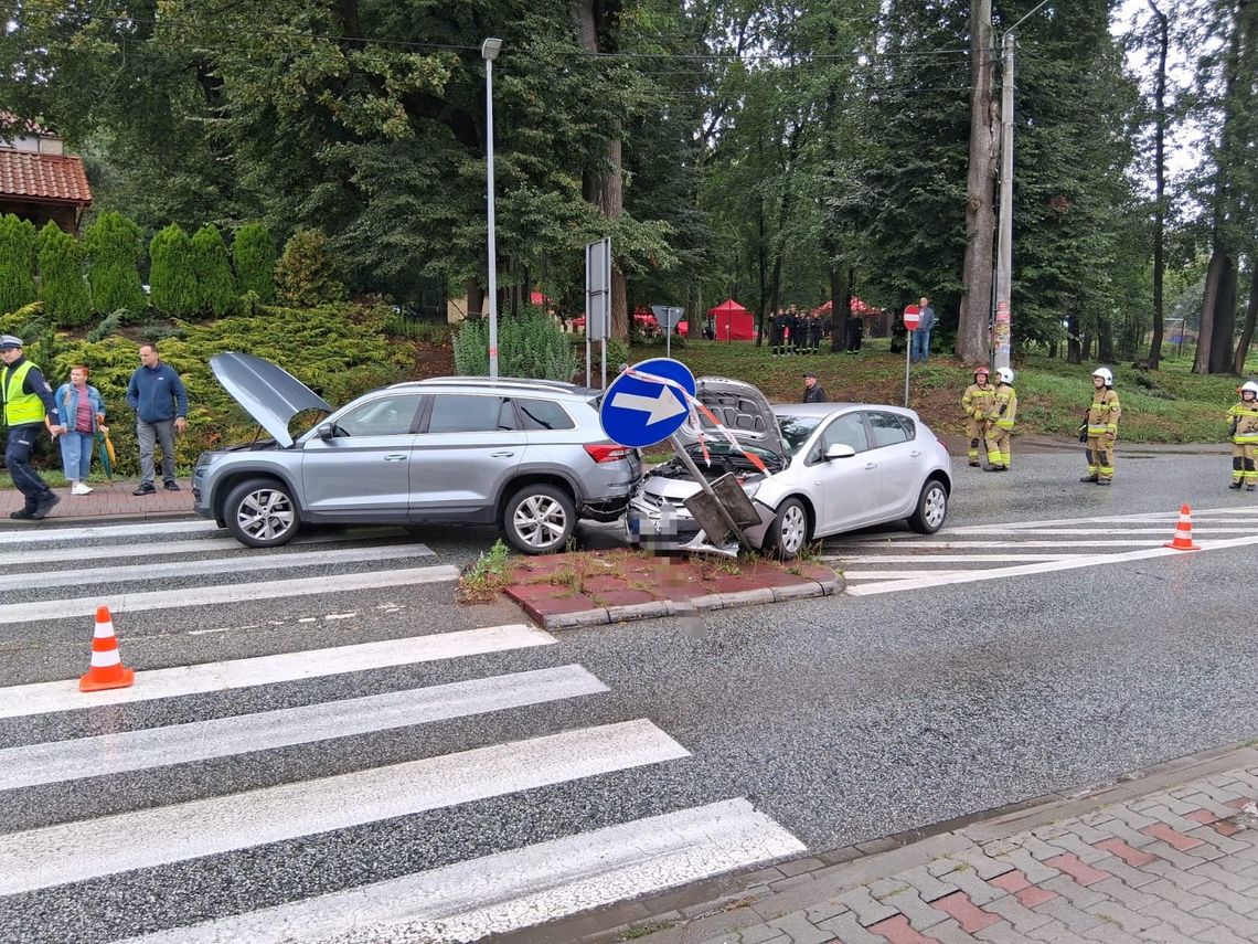 Zderzenie dwóch samochodów na DK75 w Gnojniku. Jedna osoba poszkodowana