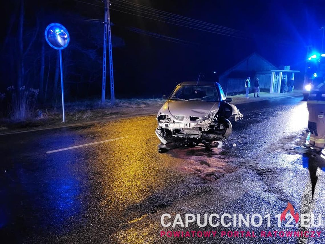 Zderzenie dwóch samochodów na drodze powiatowej w Łękawicy