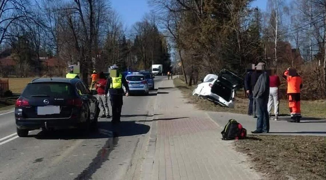 Zderzenie dwóch samochodów na drodze wojewódzkiej w powiecie gorlickim